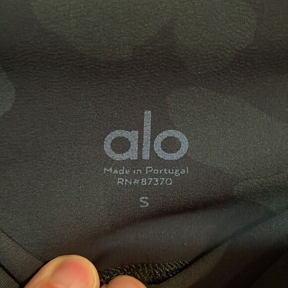 alo High-Waist Camo Vapor Legging in Hunter Camo - Picture 3 of 7